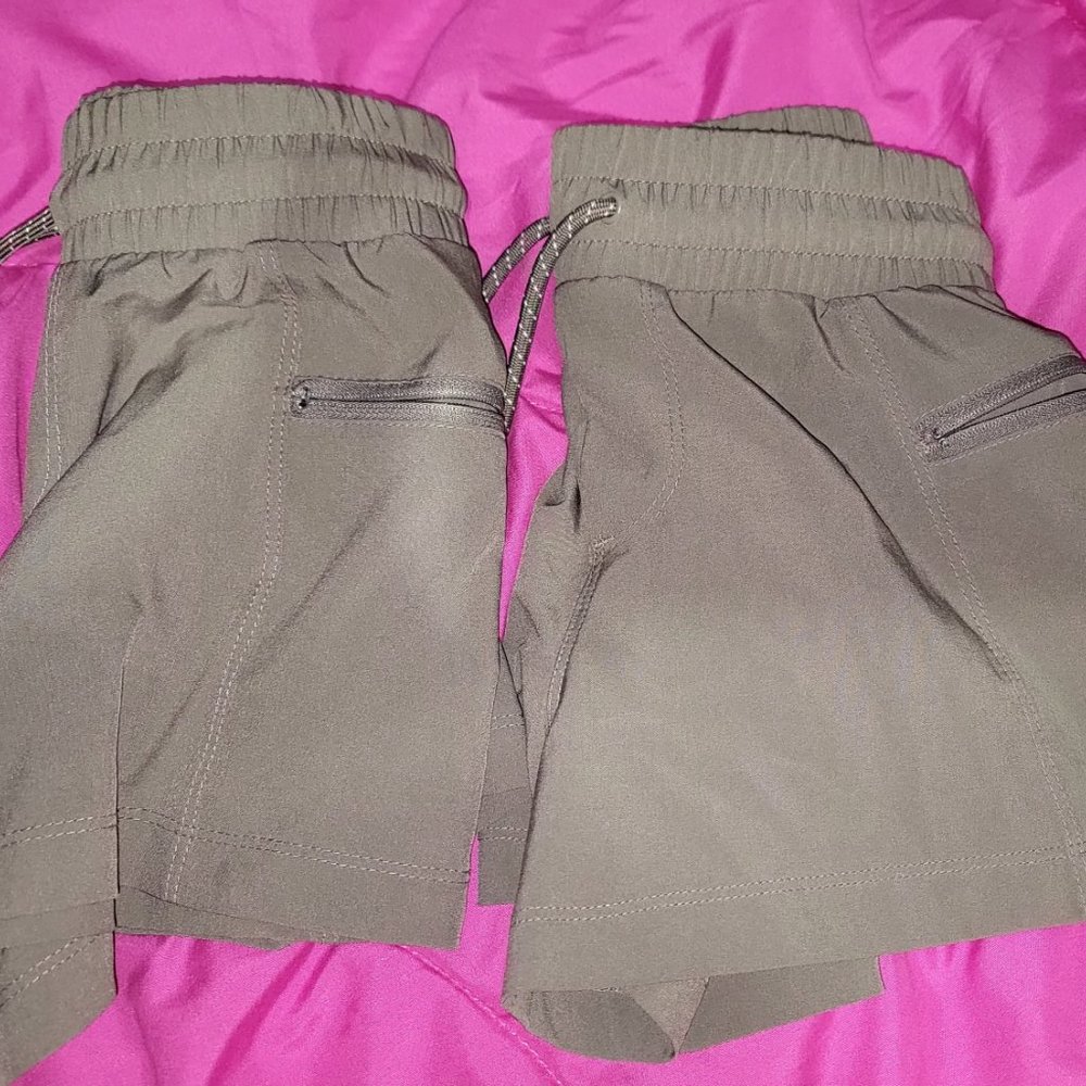 Shorts - Picture 3 of 5